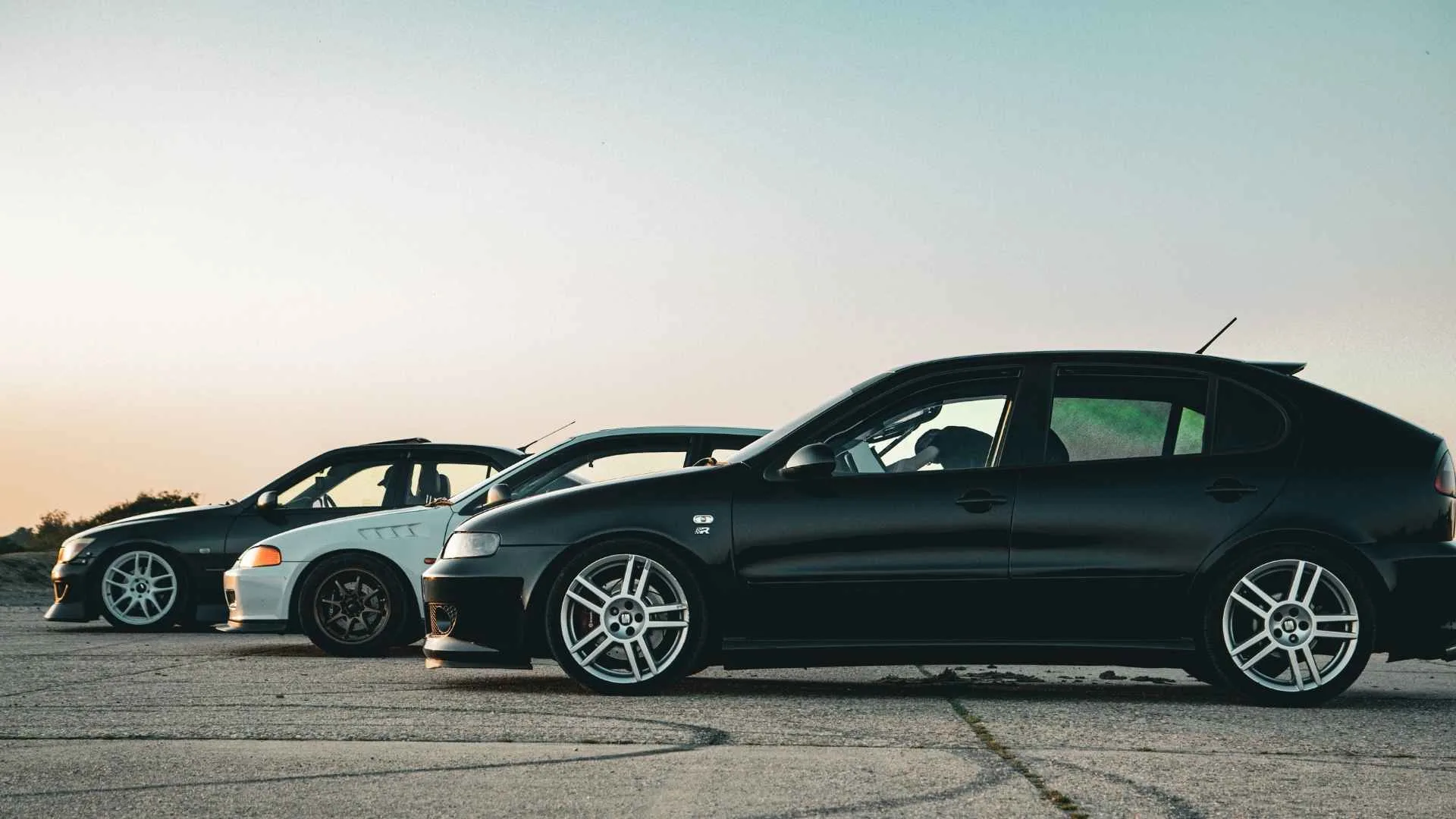 Kredit Mobil Bekas Lewat Bank atau Leasing, Mana Lebih Ringan?