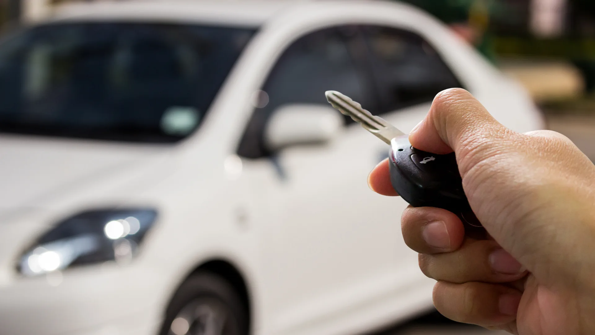Gaji Pas-pasan Mau Kredit Mobil Bekas di Showroom? Audit Finansialmu Dulu!