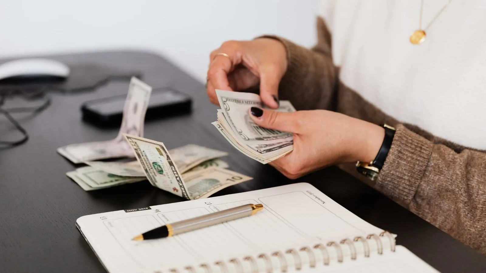 Tips Cerdas Mengelola Keuangan Generasi Sandwich